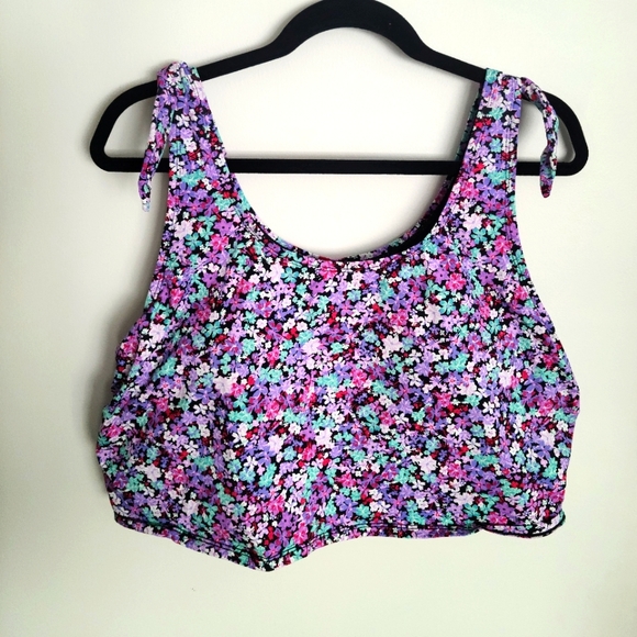 Penningtons floral swim top with crop overlay. - Picture 1 of 6
